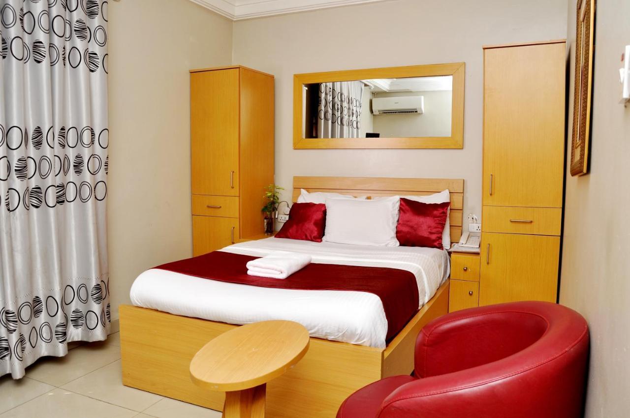 Primal Hotel Isaac John Gra Ikeja Eksteriør billede