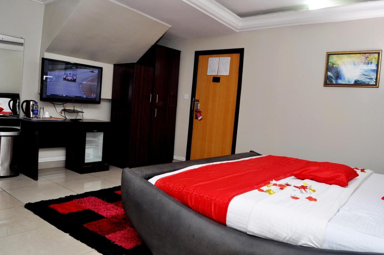 Primal Hotel Isaac John Gra Ikeja Eksteriør billede